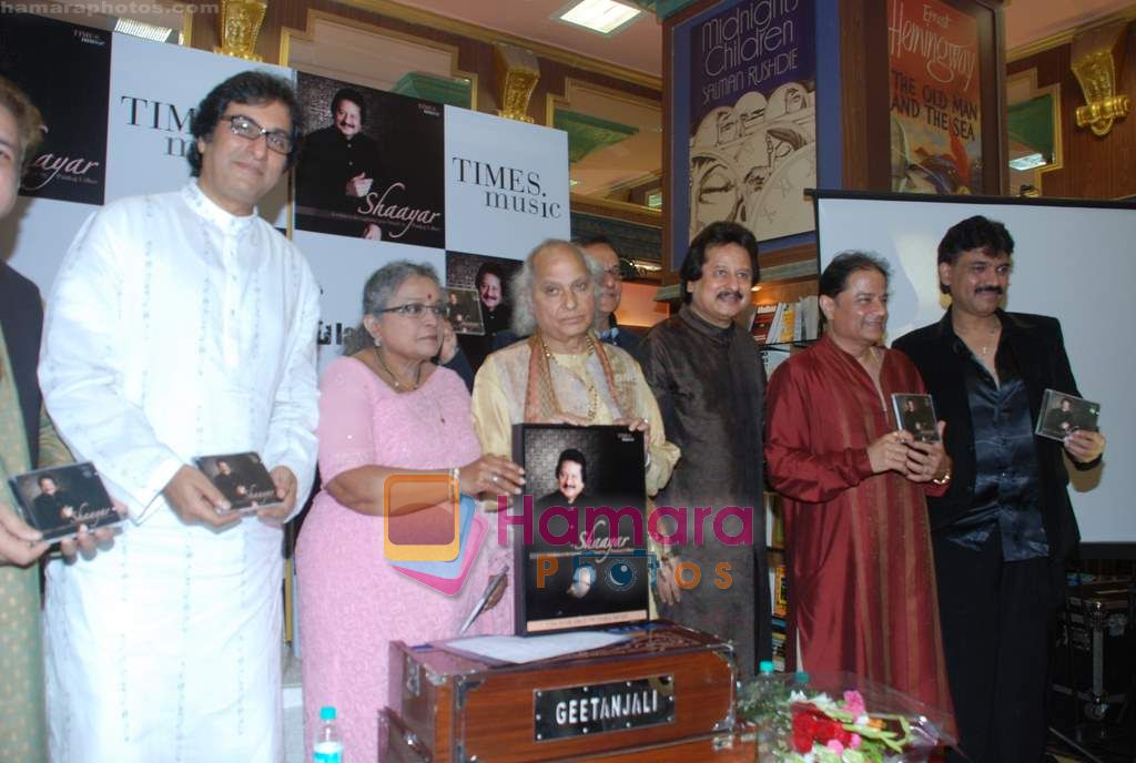 Pankaj Udhas, Anup Jalota, Talat Aziz, Pandit Jasraj  at Pankaj Udhas's Shaayar album launch in Landmark on 10th Aug 2010 