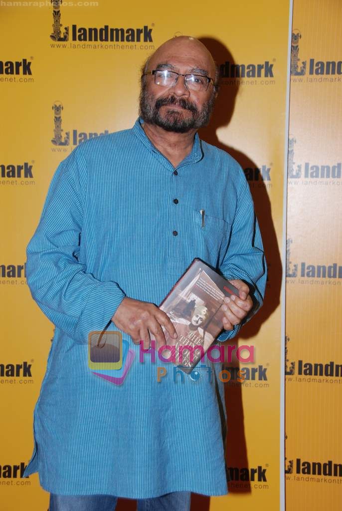 Shyam Benegal at the book launch of The Thing about Thugs in Landmark, Andheri on 12th Aug 2010 