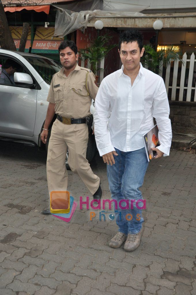 Aamir Khan watch Peepli live in Pixion,Bandra, Mumbai on 12th Aug 2010 
