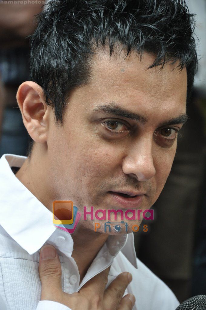 Aamir Khan watch Peepli live in Pixion,Bandra, Mumbai on 12th Aug 2010 