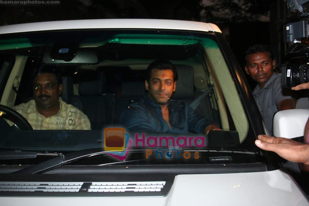 Salman Khan goes to Alvira's house on occasion of Rakshabandhan on 24th Aug 2010 
