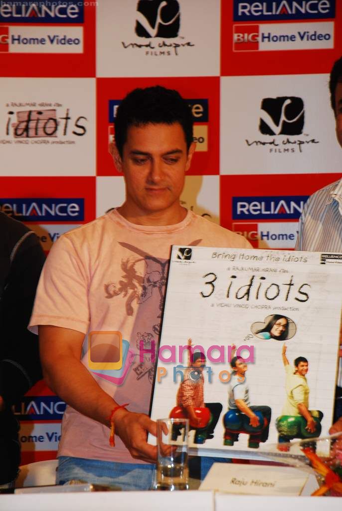 Aamir Khan at 3 Idiots DVD launch in Grand Hyatt on 27th Aug 2010 