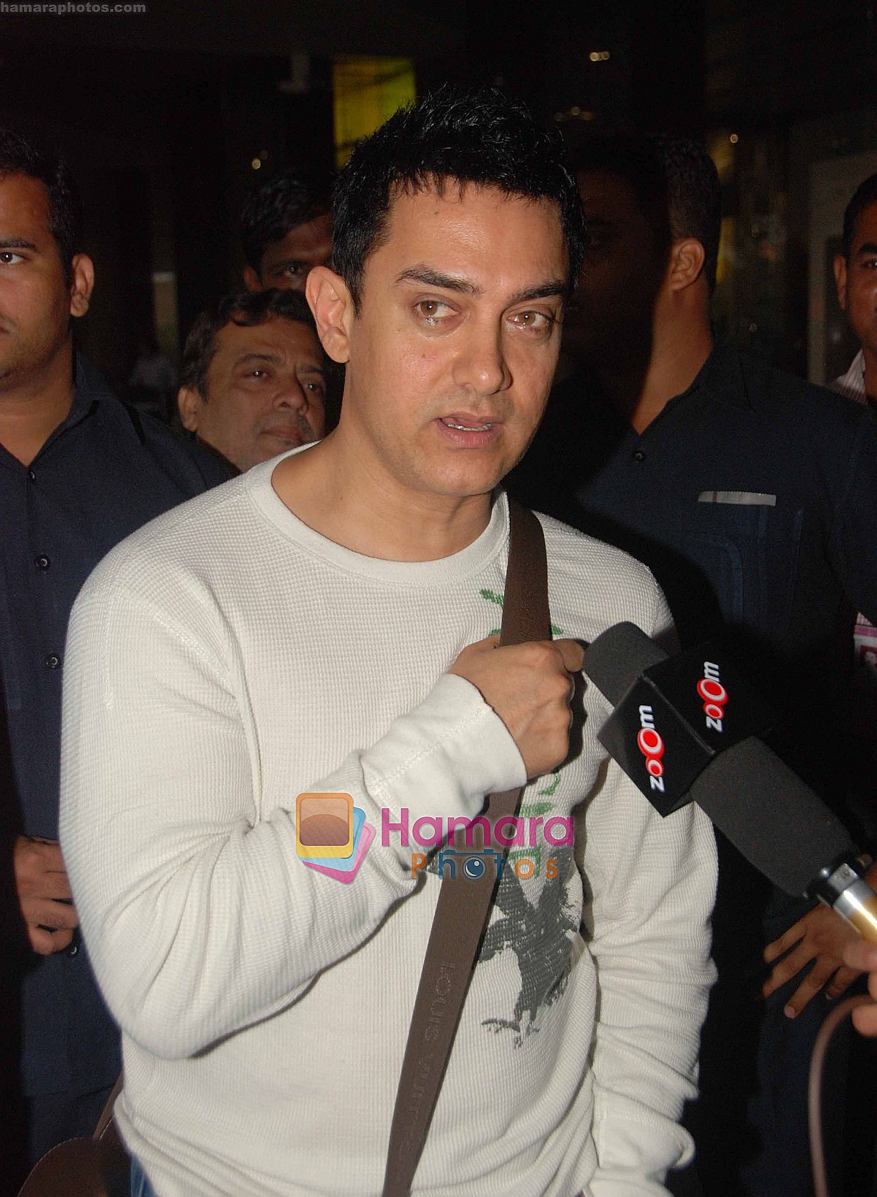Aamir Khan returns from Delhi after showing Peepli Live to the PM on 30th Aug 2010 