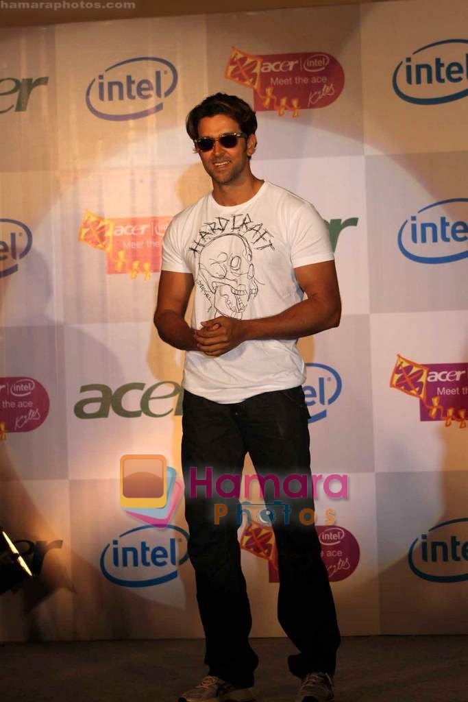 Hrithik Roshan meets winners of Acer-Intel contest in J W Marriott on 2nd Sept 2010 