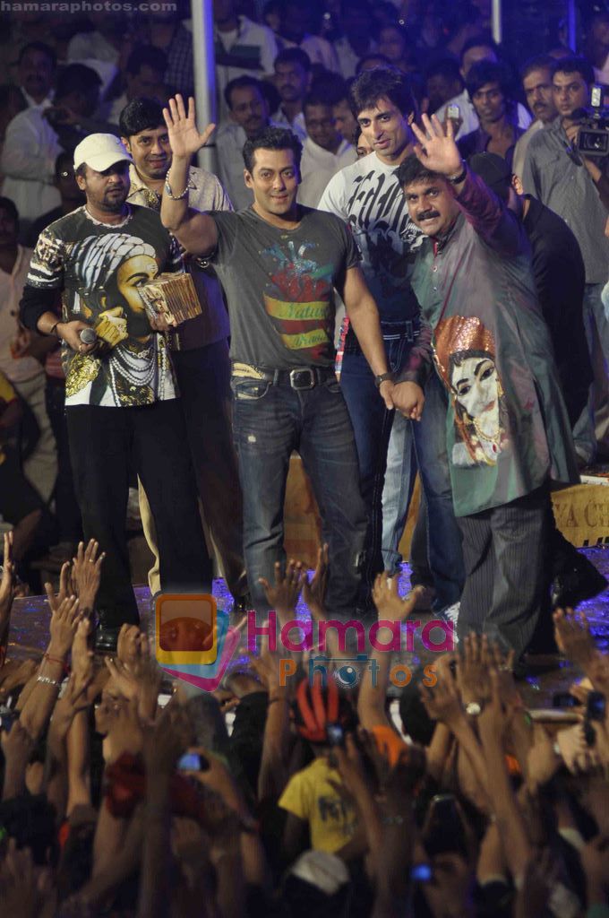 Salman Khan at Worli Dahi Handi celebrations in worli, Mumbai on 2nd Sept 2010 