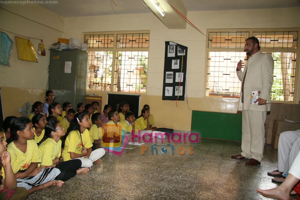 Kabir Bedi visit Akansha NGO in PRabhadevi, Mumbai on 2nd Sept 2010 