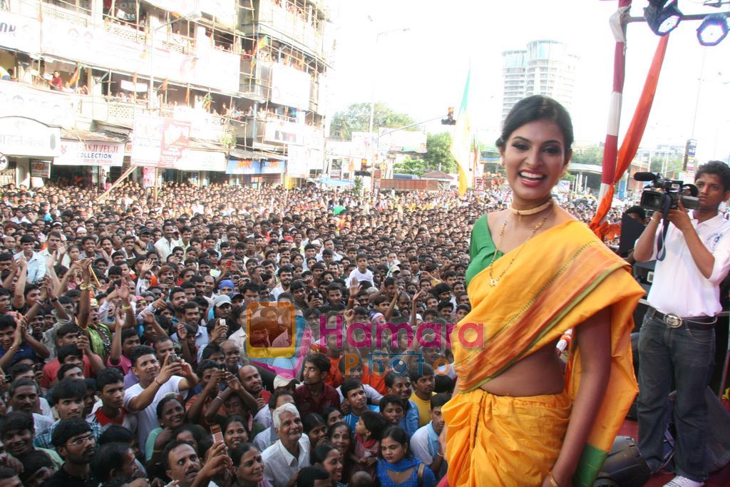Sayali Bhagat at Worli Dahi Handi celebrations in Worli, Mumbai on 2nd Sept 2010 