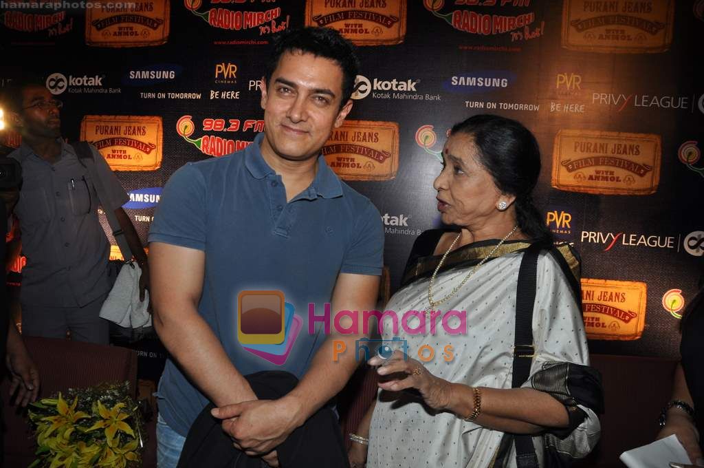 Aamir Khan, Asha Bhosle at Teesri manzil screening on 4th Sept 2010 