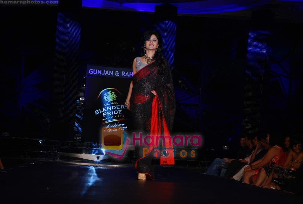 Sonal Sehgal walk the ramp for Rahul Gunjan at Day 2 Blenders Tour fashion show on 4th Spt 2010 