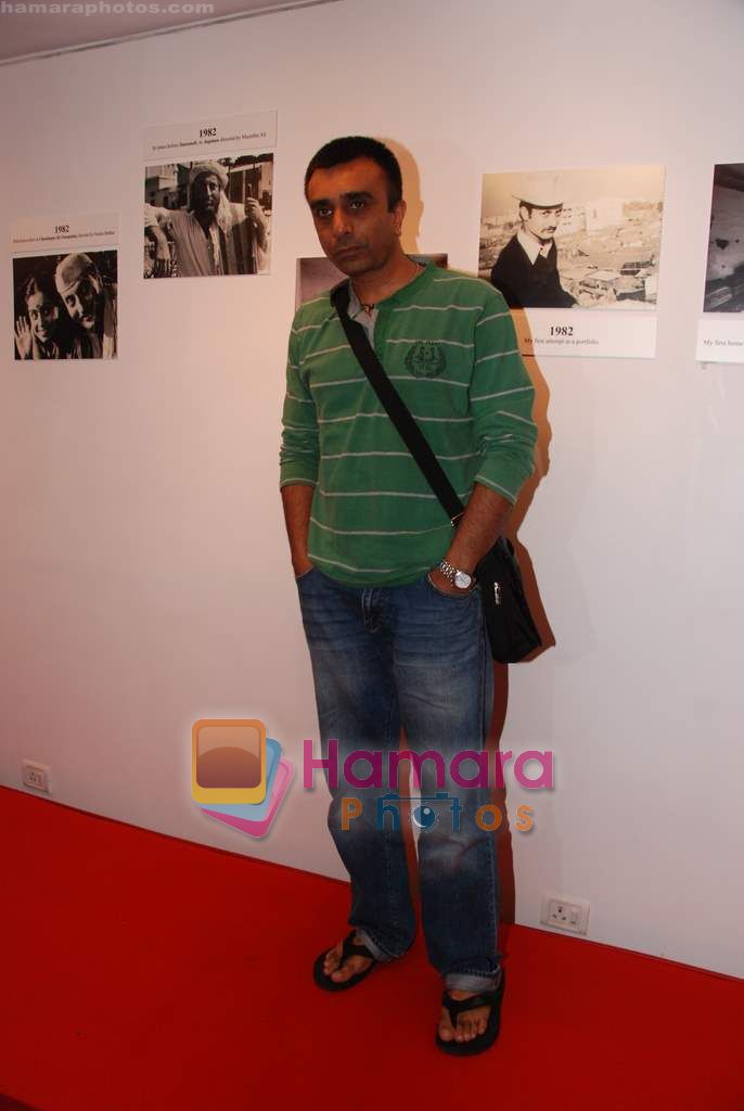 at Anupam Kher's art exhibition in Bandra on 7th Sept 2010 
