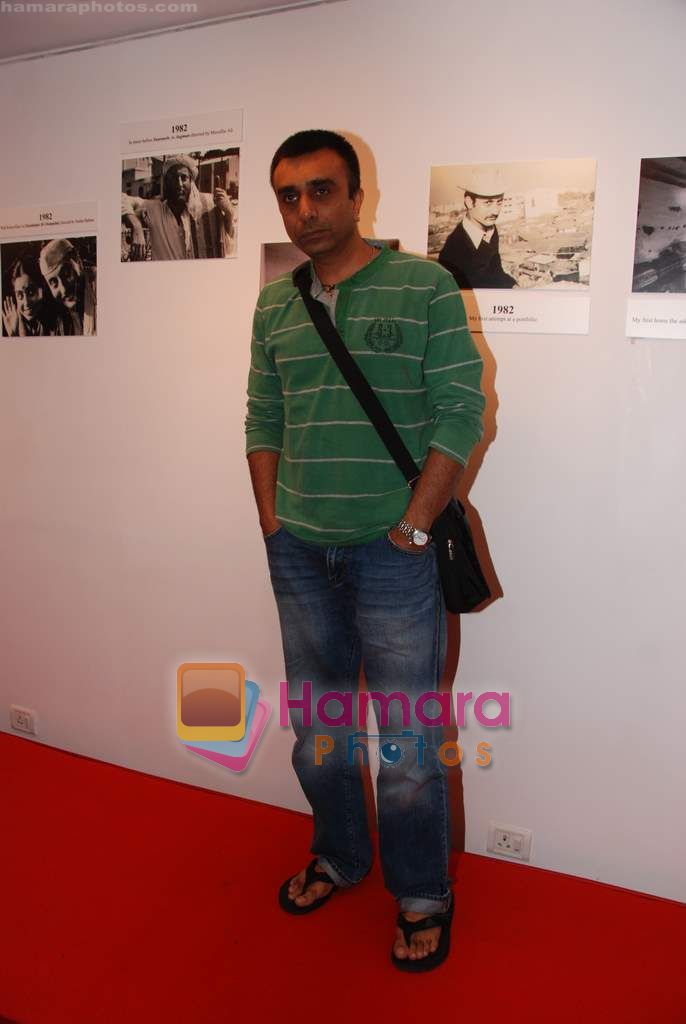 at Anupam Kher's art exhibition in Bandra on 7th Sept 2010 