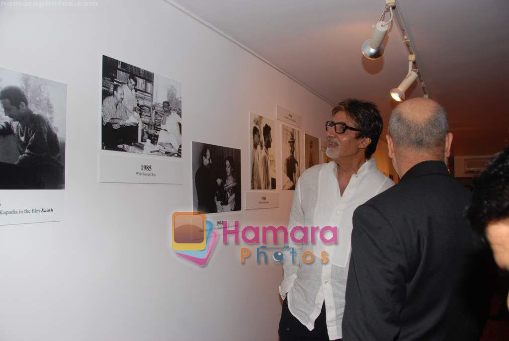 Amitabh bachchan, Anupam Kher at Anupam Kher's art exhibition in Bandra on 7th Sept 2010 