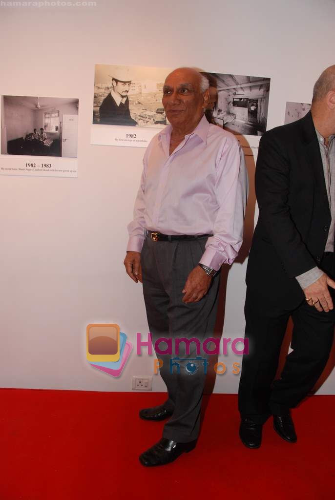 Yash Chopra at Anupam Kher's art exhibition in Bandra on 7th Sept 2010 
