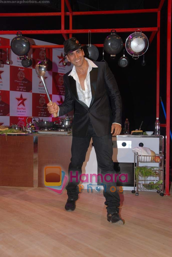 Akshay Kumar at Master Chef  Indian on location in Film City on 8th Sept 2010 