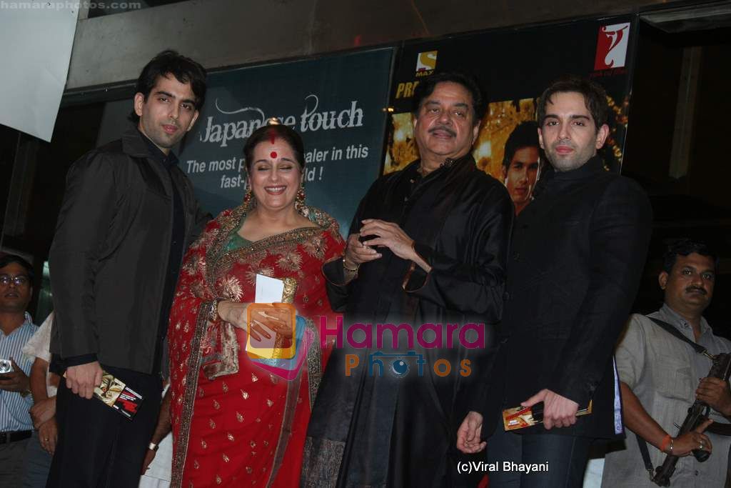 Poonam Sinha, Shatrughan Sinha at Dabangg premiere on 9th Sept 2010 