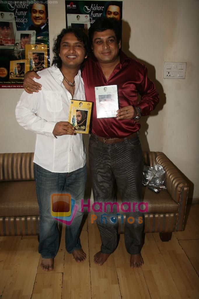 Sumit Kumar, Amit Kumar at Door Gagan Ki Chhaon Mein and Door Ka Rahi two movies of  Kishore Kumar released at  his bungalow on 10th Sept 2010 