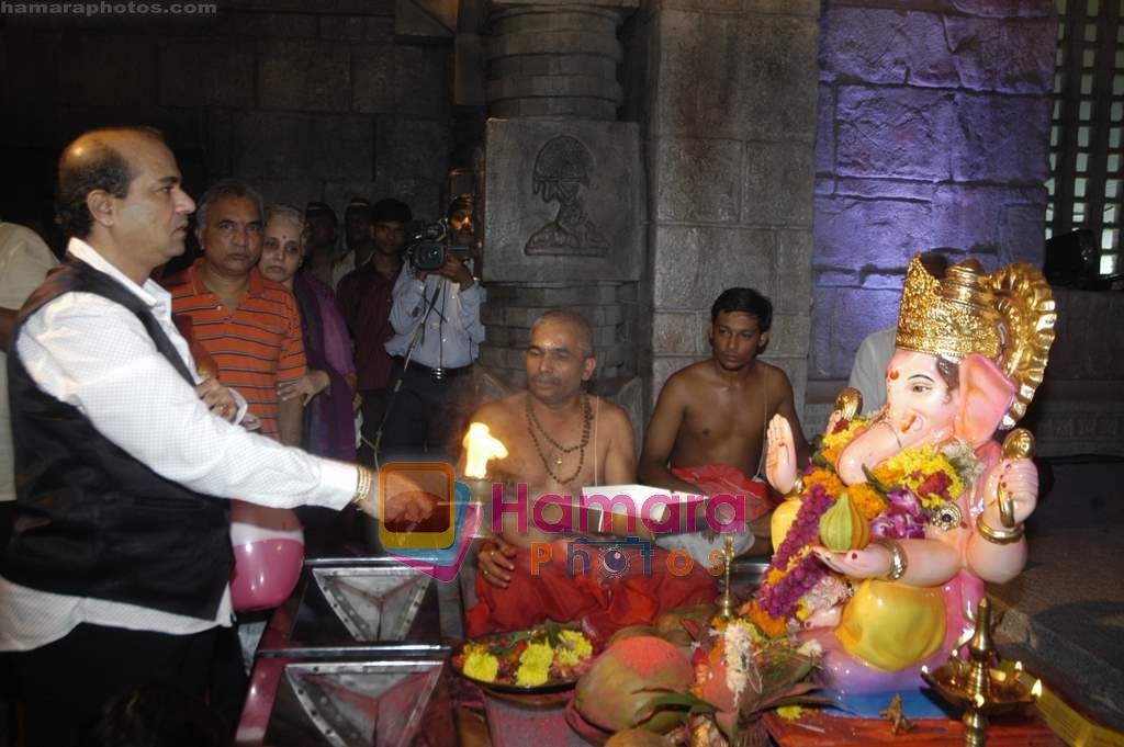 Suresh Wadkar at Ganpati Celebrations in Mumbai on 14th Sept 2010 