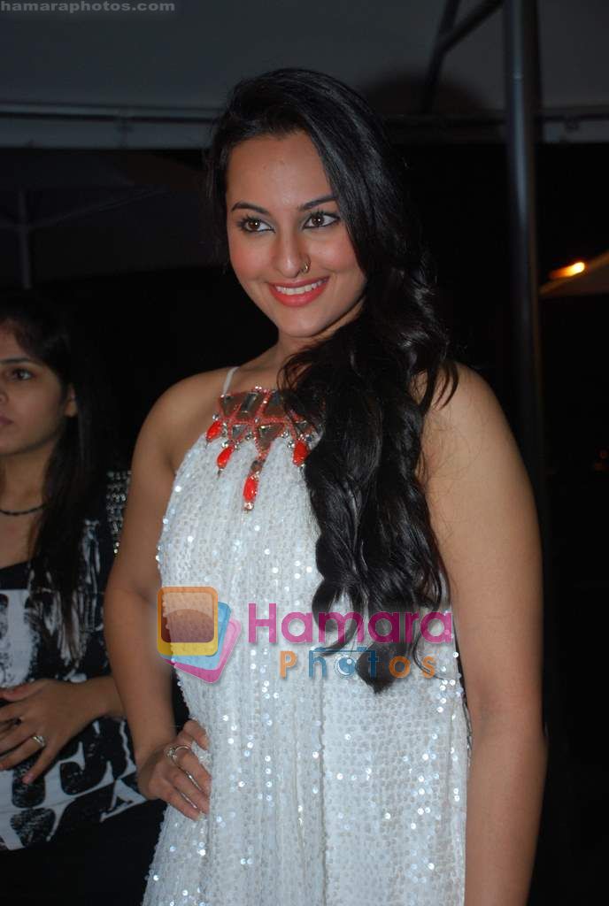 Sonakshi Sinha at Narendra Kumar's Show at Lakme Winter opening night in Tote on 16th Sept 2010 