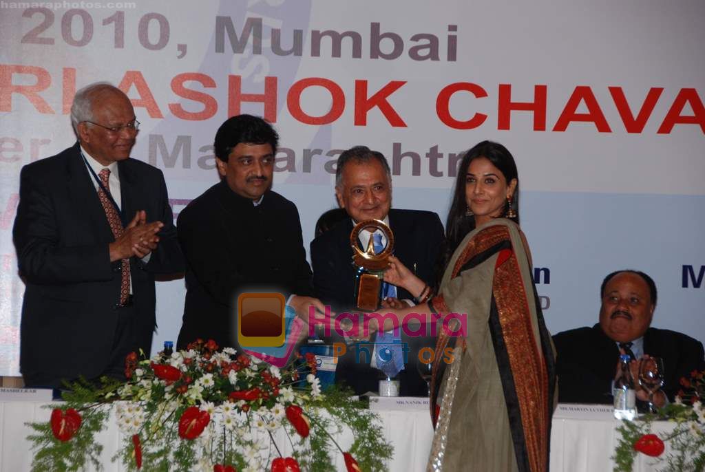 Vidya Balan at Priyadarshni Award in Mumbai on 19th Sept 2010 