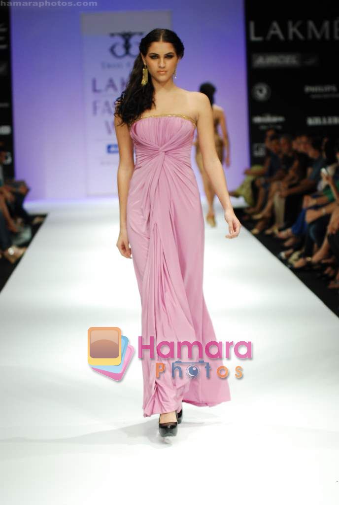 Model walks the ramp for Tory Costa Show at Lakme Winter fashion week day 4 on 20th Sept 2010 