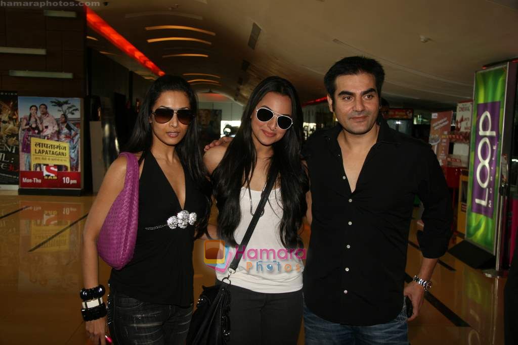 Malaika Arora Khan, Arbaaz Khan, Sonakshi Sinha at Dabangg special charity screening in Cinemax on 21st Sept 2010 