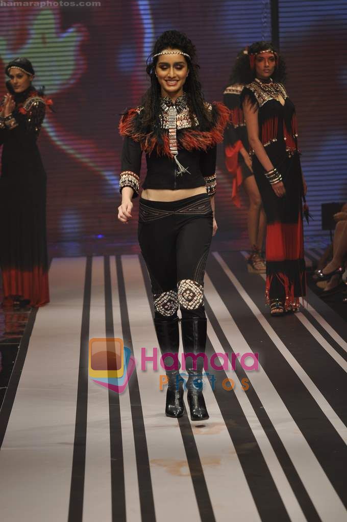 Shraddha Kapoor walks the ramp for Malini Ramani Show at Lakme Winter fashion week day 5 on 21st Sept 2010 