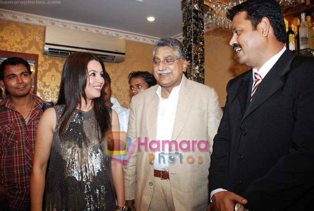 Mahima Chaudhary at the launch of The Great Nawabs restaurant in Lokahndwala market on 23rd Sept 2010 
