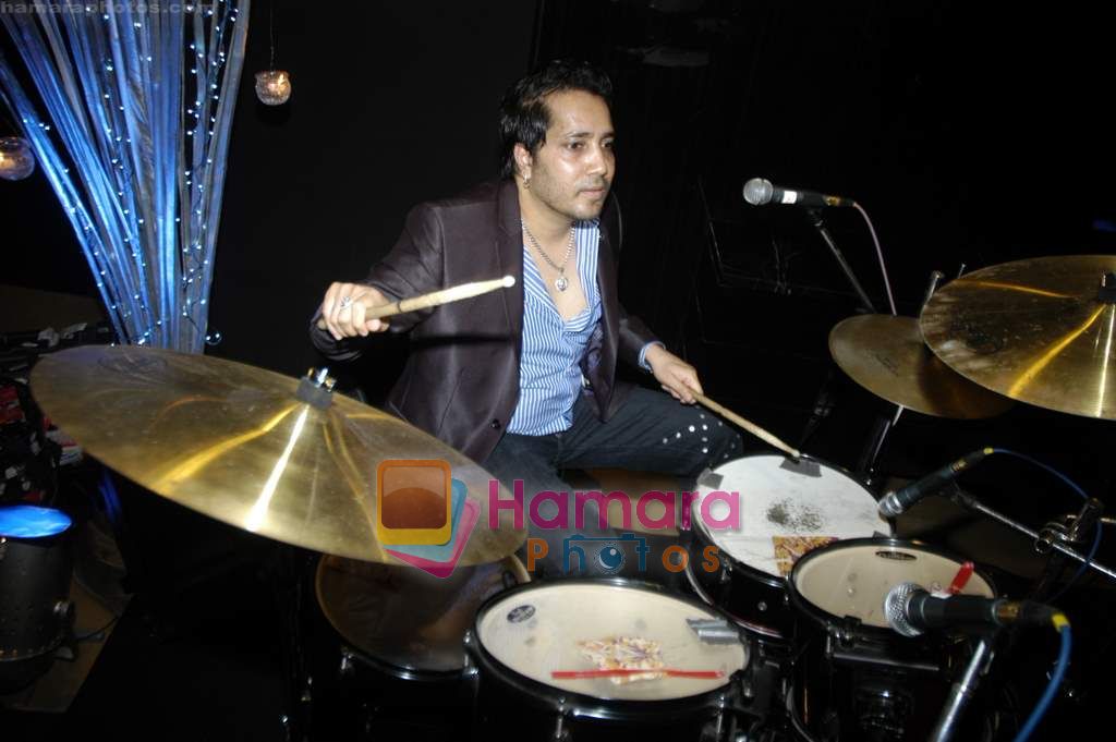 Mika Singh at Rahul Vaidya's bday bash in Imperial Palace on 24th Sept 2010 