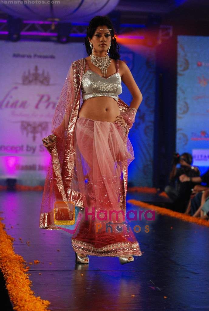 Model walks the ramp for Manali Jagtap Show at Indian Princess in J W Marriott on 25th Sept 2010 