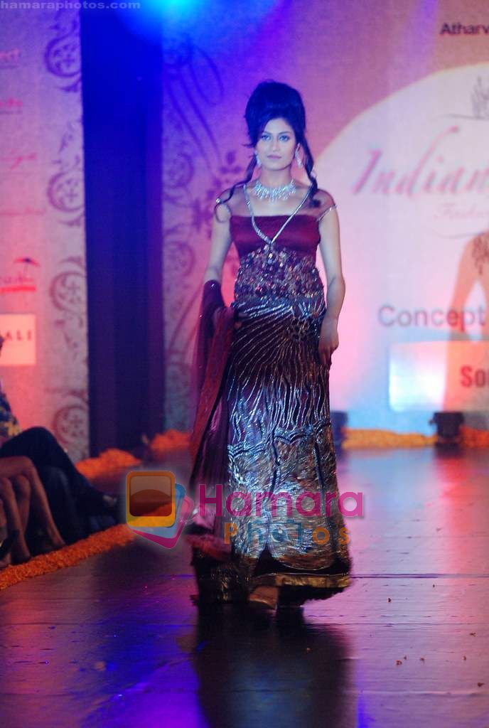 Model walks the ramp for Sonia Mehra Show at Indian Princess in J W Marriott on 25th Sept 2010 