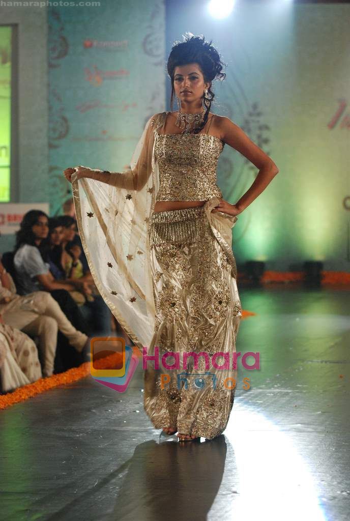 Model walks the ramp for Sonia Mehra Show at Indian Princess in J W Marriott on 25th Sept 2010 