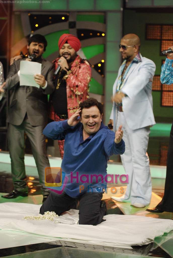 Rishi Kapoor on the sets of Sa Re Ga Ma in Famous Studio on 28th Sept 2010 