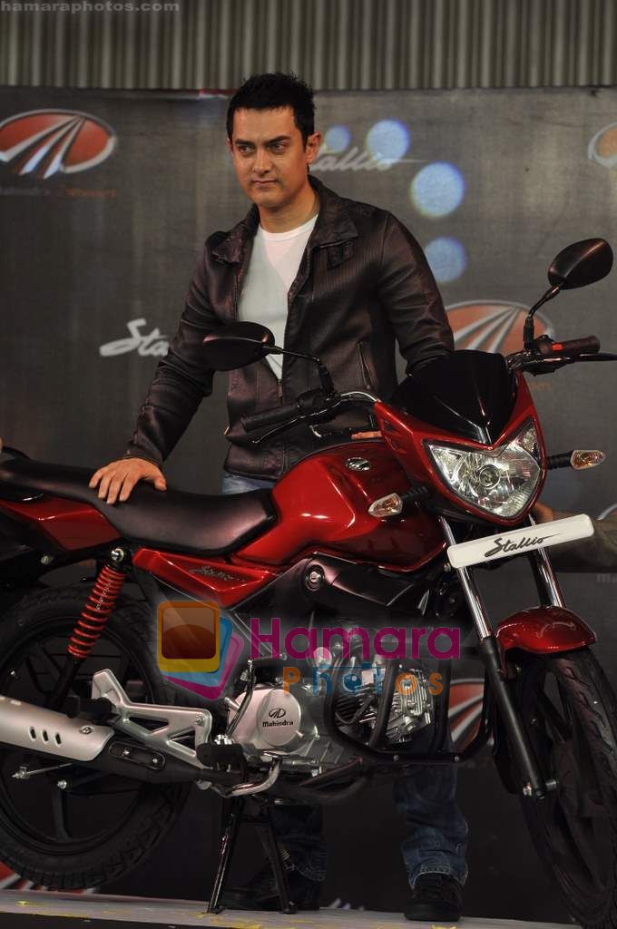 Aamir Khan at the launch of Mahindra's new bikes Mojo and Stallion in Trident on 30th Sept 2010 