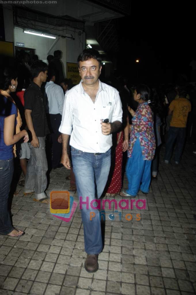 Rajkumar Hirani at Robot premiere hosted by Rajnikant in PVR, Juhu on 4th Sept 2010 