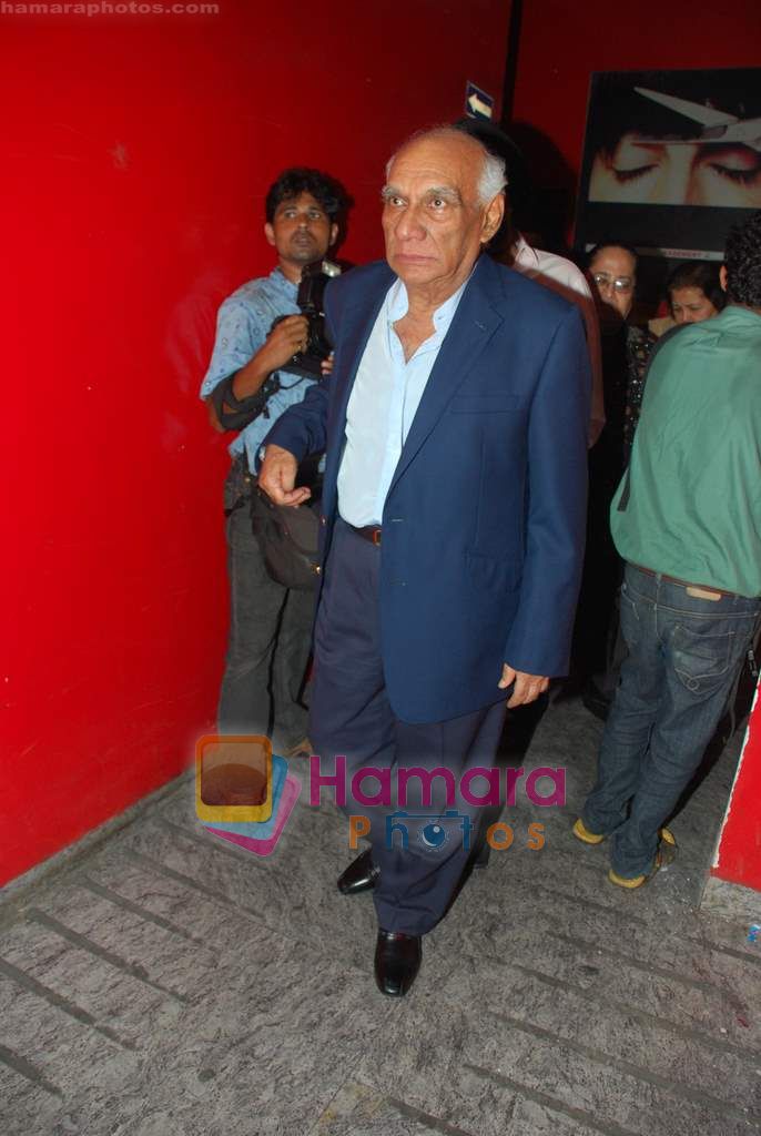 Yash Chopra at Robot premiere hosted by Rajnikant in PVR, Juhu on 4th Sept 2010 