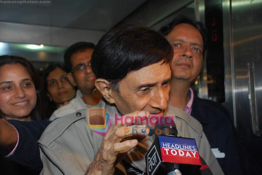 Dev Anand at Robot premiere hosted by Rajnikant in PVR, Juhu on 4th Sept 2010 ~0