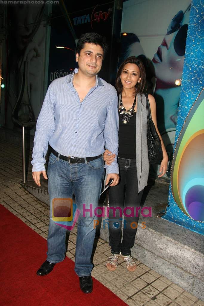 Sonali Bendre, Goldie Behl at Robot premiere hosted by Rajnikant in PVR, Juhu on 4th Sept 2010 