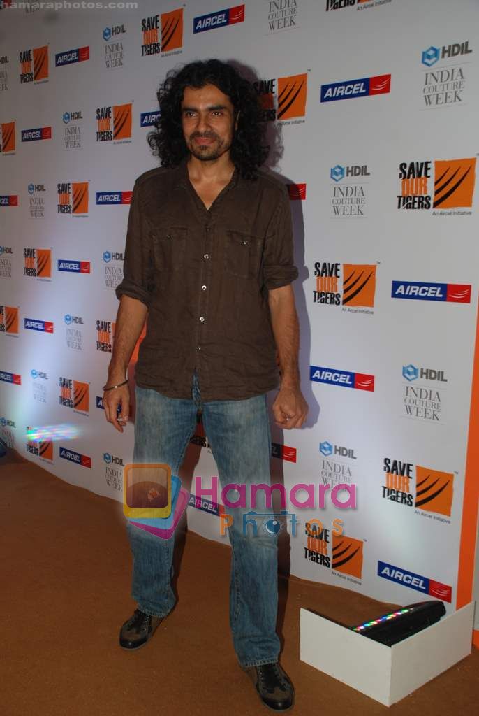 Imtiaz Ali on day 1 of HDIL-1 on 6th Oct 2010 