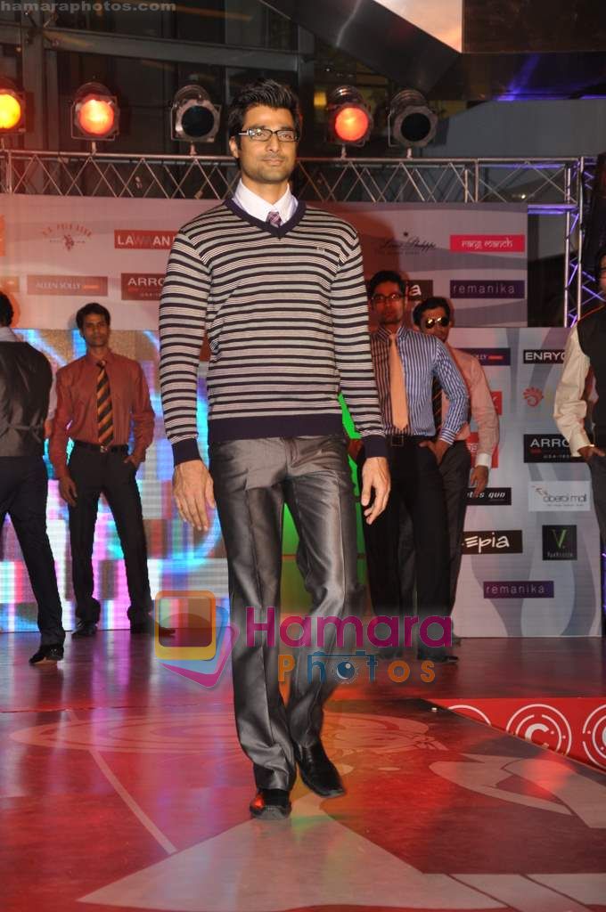 Hanif Hilal at Runway Central show in Oberoi Mall, Goregaon on 9th Oct 2010 