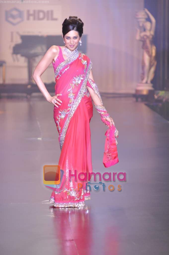 Karisma Kapoor at Salman Khan's Being Human show on Day 4 of HDIL on 9th Oct 2010 