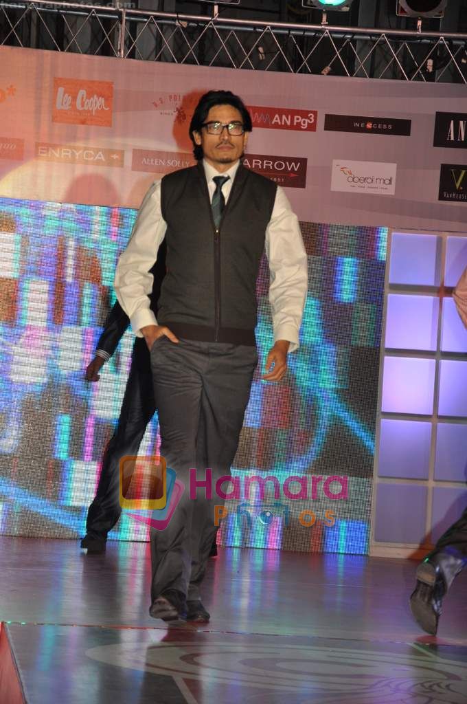 Shawar Ali at Runway Central show in Oberoi Mall, Goregaon on 9th Oct 2010 