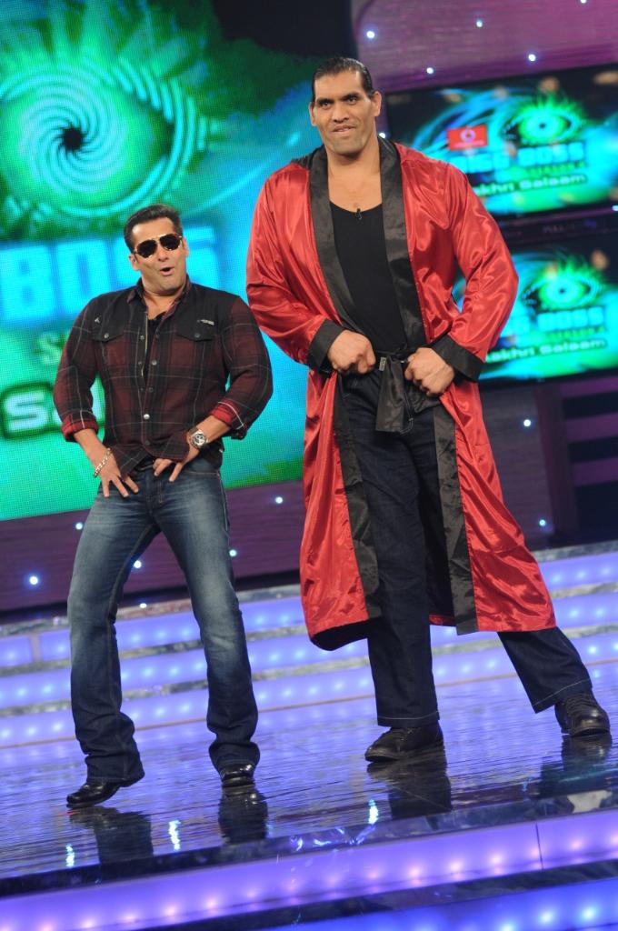 Salman Khan with WWE Superstar The Great Khali in Bigg Boss 4 