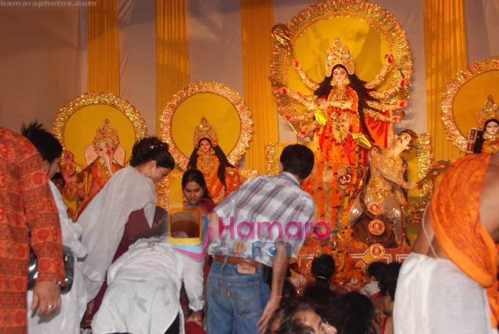 Sushmita Sen spotted with her adopted daughter Alisah at Durga pooja in Opp National College, Bandra on 15th Oct 2010 