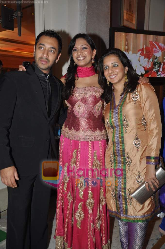 Munisha Khatwani, Mansi verma, Hiten Paintal at designer AD Singh's wedding with Puneet Kaur in ITC Grand Maratha on 17th Oct 2010 