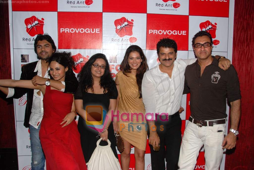 Mouni Roy, Gaurav Chopra, Rajesh Khattar, Vandana Sajnani, Payal Rohatgi at Red Ant Cafe launch in Bandra on 17th Oct 2010 