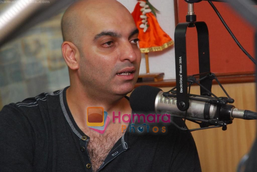 Abbas Tyrewala at Jhootha Hi Sahi Limca book of records mention event with Radio City in Bandra on 19th Oct 2010 