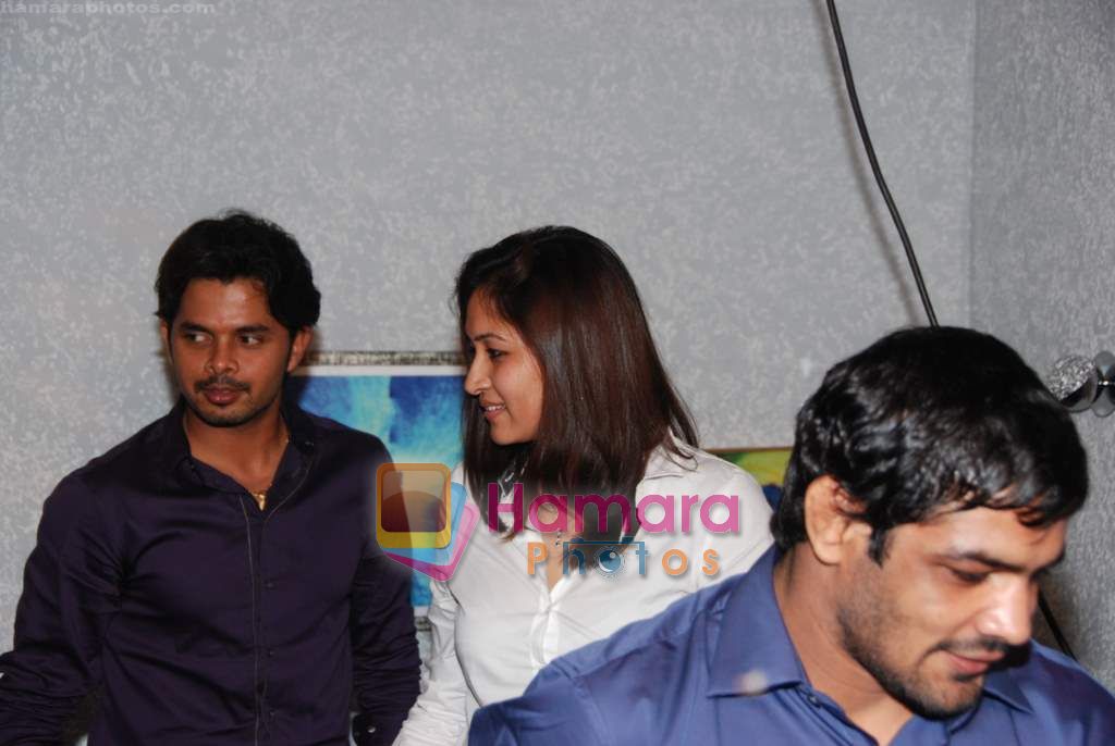 Sreesanth, Sushil Kumar on the sets of KBC in FilmCity on 24th Oct 2010 ~0