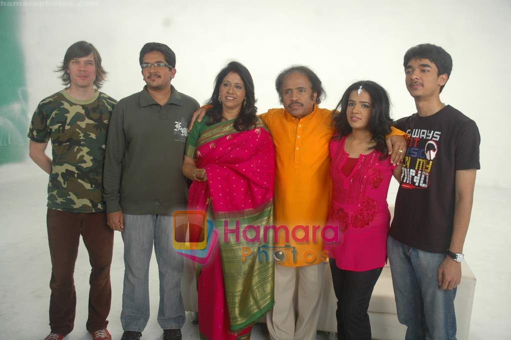 Kavita Krishnamurthy, Dr L Subramaniam, Bindu Subramaniam, Luke Kenny at a music video directed by Luke Kenny in Andheri on 29th Oct 2010 