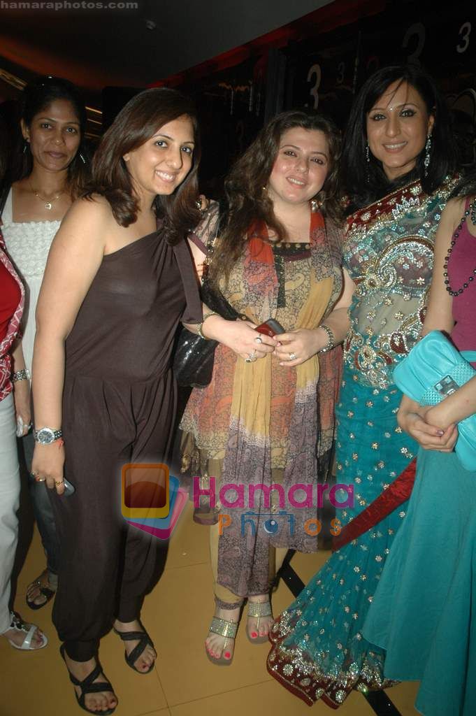 Delnaz Paul, Munisha Khatwani, Kishori Shahane at Sabka Maalik Ek premiere in Cinemax on 29th Oct 2010 