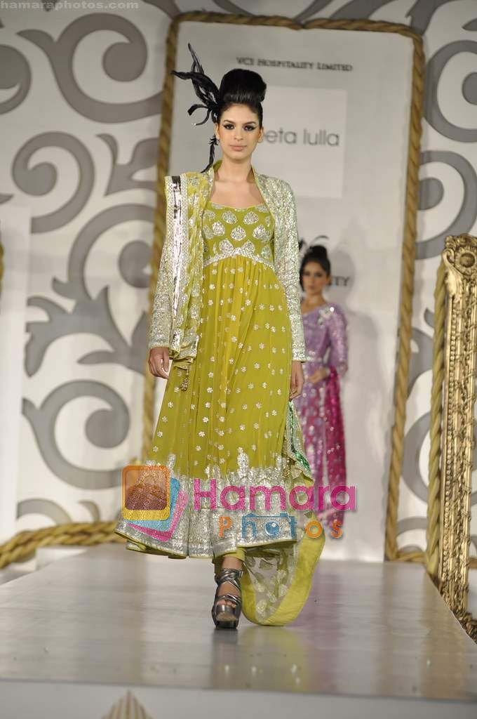 Model walk the ramp for Neeta Lulla for Aamby Valley India Bridal Week 30th Oct 2010 